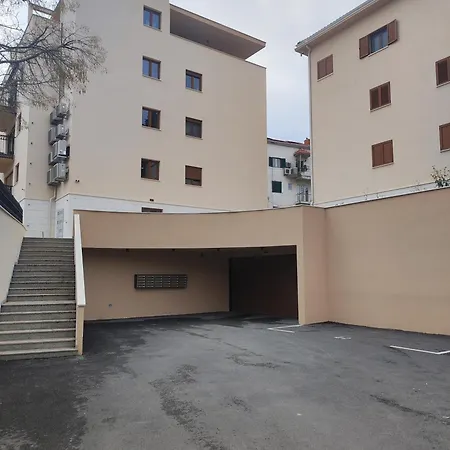 New Luxury In Centar With Private Parking In The Garage *