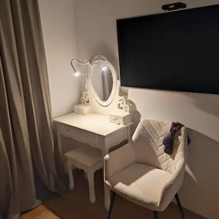 New Luxury In Centar With Private Parking In The Garage Apartment *