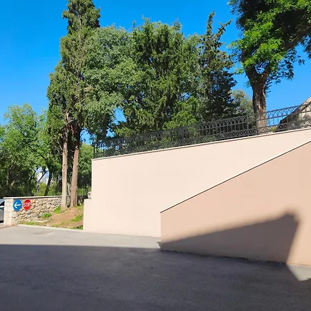 Apartment New Luxury In Centar With Private Parking In The Garage