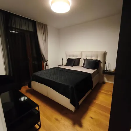 New Luxury In Centar With Private Parking In The Garage Apartment *