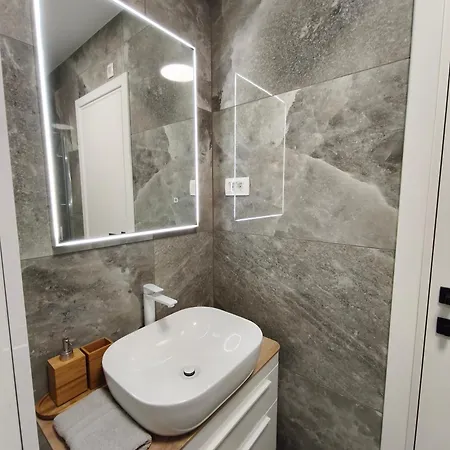 New Luxury In Centar With Private Parking In The Garage