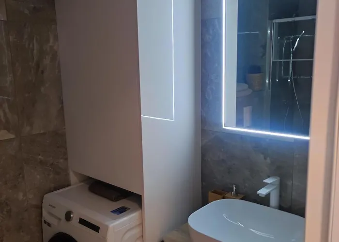 Luxury Marjan Hill With Garage Apartment