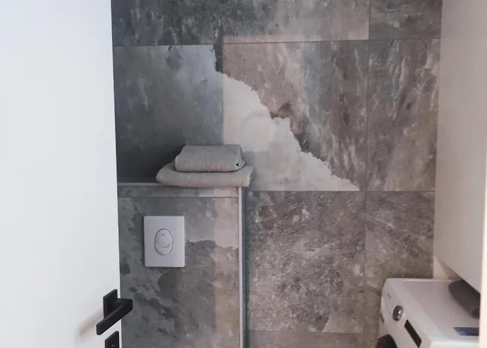 Luxury Marjan Hill With Garage Apartment