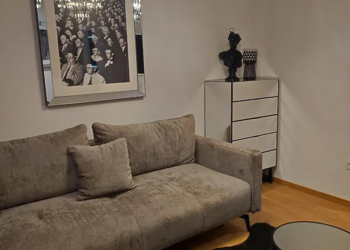 Luxury Marjan Hill With Garage Apartment