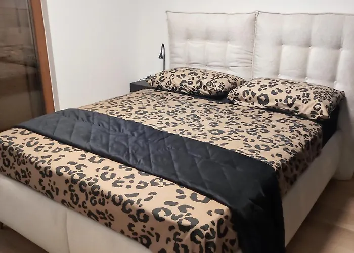 Luxury Marjan Hill With Garage Split